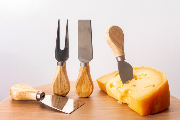 Jak ergonomiczny nóż do sera może ułatwić życie osobom niepełnosprawnym?